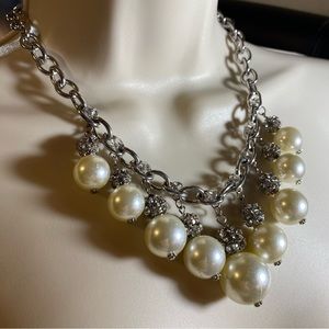 Stunning pearl/silver tone/rhinestone necklace 17”-20” length, likely 90’s made